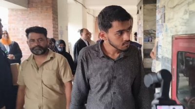 জাবি শিক্ষার্থী শারমিন জাহান খাদিজা হত্যার ঘটনায় গ্রেফতার হওয়া স্বামী ফাহিম। ছবি: বাংলা ট্রিবিউন