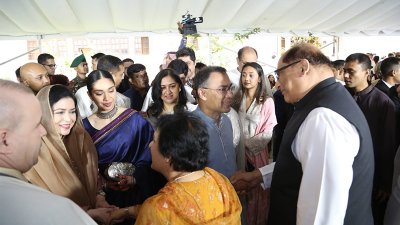 পবিত্র ঈদুল ফিতর উপলক্ষে রাষ্ট্রীয় অতিথি ভবন যমুনায় শুভেচ্ছা ও কুশল বিনিময় করেছেন প্রধানমন্ত্রী তারেক রহমান