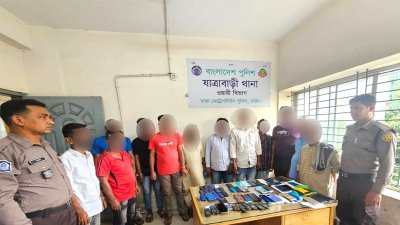 চোরাইচক্রের গ্রেফতার সদস্যরা