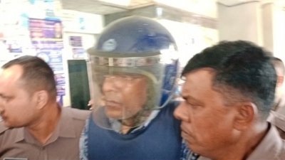 আদালতে নেওয়া হচ্ছে প্রতিরক্ষা গোয়েন্দা মহাপরিদফতরের (ডিজিএফআই) সাবেক মহাপরিচালক লে. জেনারেল (অব.) শেখ মামুনকে