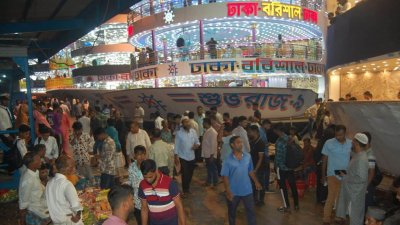 সারা বছর বরিশাল-ঢাকা নৌপথে লঞ্চ ভাড়া নেওয়া হয় ২০০-২৫০ টাকা, ঈদে ফিরতিযাত্রায় নেওয়া হয় ৩০০ টাকা