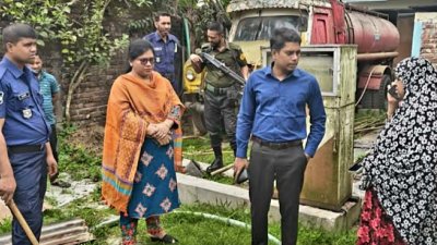ফিলিং স্টেশনে অভিযান চালান উপজেলা নির্বাহী কর্মকর্তা ও এক্সিকিউটিভ ম্যাজিস্ট্রেট সাদিয়া ইসলাম