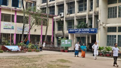 কেন্দ্রগুলোতে ভোটারদের উপস্থিতি কম দেখা গেছে