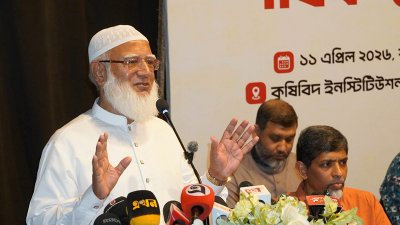 সেমিনারে কথা বলছেন ডা. শফিকুর রহমান