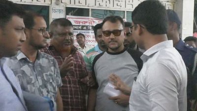 সাতক্ষীরায় তেলের পাম্পে ভ্রাম্যমাণ আদালতের অভিযান