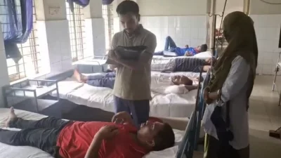 হাসপাতালে আহত পুলিশ সদস্যরা