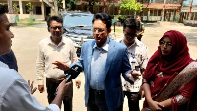 মানিকগঞ্জের সিংগাইরে এসএসসির কেন্দ্র পরিদর্শনে শিক্ষামন্ত্রী