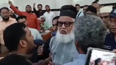 বিচারপতি মো. আব্দুল মান্নানের ভাইরাল হওয়া ভিডিও থেকে সংগৃহীত ছবি