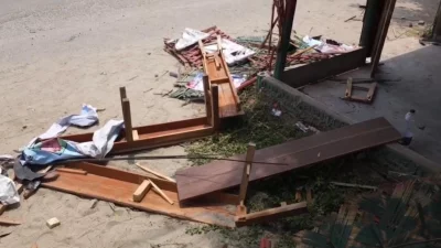 পাবনার ঈশ্বরদী সরকারি কলেজে আধিপত্য বিস্তারকে কেন্দ্র করে ছাত্রদল ও ছাত্রশিবিরের নেতাকর্মীদের মধ্যে দফায় দফায় সংঘর্ষ, ধাওয়া-পাল্টা ধাওয়া এবং ককটেল বিস্ফোরণের ঘটনা ঘটেছে