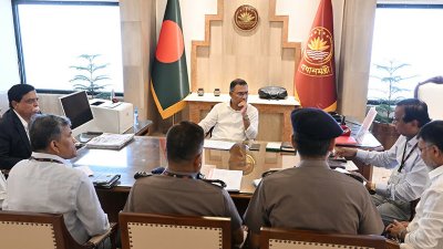ডিএনসিসি, ডিএসসিসি, রাজউক ও ডিএমপির ঊর্ধ্বতন কর্মকর্তাদের সঙ্গে বৈঠক করেন প্রধানমন্ত্রী তারেক রহমান