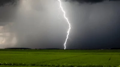 বজ্রাঘাতের দৃশ্য (ফাইল ছবি)