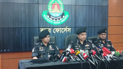 র্যাব মিডিয়া সেন্টারে আয়োজিত সংবাদ সম্মেলন