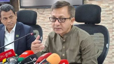 বক্তব্য রাখছেন বাণিজ্যমন্ত্রী খন্দকার আব্দুল মুক্তাদির