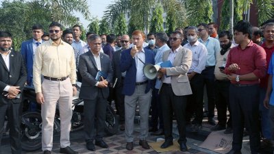 আকস্মিক অগ্নিনির্বাপন মহড়া অনুষ্ঠানে বেবিচক চেয়ারম্যান এয়ার ভাইস মার্শাল মো. মোস্তফা মাহমুদ সিদ্দিক