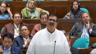 বক্তব্য দিচ্ছেন ভূমিমন্ত্রী মিজানুর রহমান মিনু