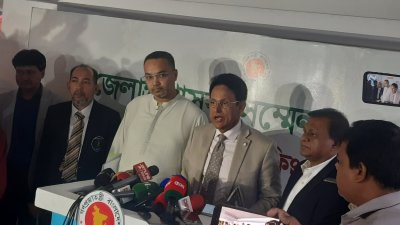 ওসমানী স্মৃতি মিলনায়তনে জেলা প্রশাসক (ডিসি) সম্মেলনের তৃতীয় অধিবেশন শেষে ব্রিফিংয়ে শিক্ষা এবং প্রাথমিক ও গণশিক্ষামন্ত্রী ড. আ ন ম এহছানুল হক মিলন