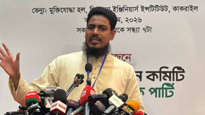 কথা বলছেন আখতার হোসেন