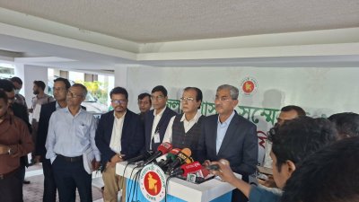 সাংবাদিকদের ব্রিফ করেন পানি সম্পদমন্ত্রী শহীদউদ্দিন চৌধুরী এ্যানি