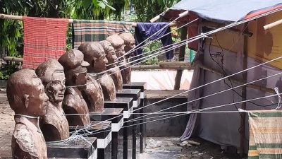 বীরশ্রেষ্ঠের ভাস্কর্যের গলায় দড়ি