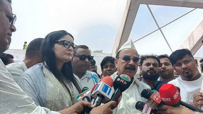 সাংবাদিকদের ব্রিফিং করেন বিএনপির স্থায়ী কমিটির সদস্য গয়েশ্বর চন্দ্র রায়