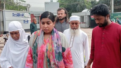 বিকাল পৌনে ৩টার দিকে কাশিমপুর কারাগার থেকে বের হন ইমি