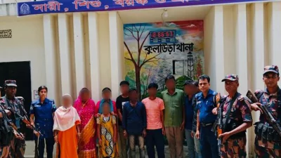 মৌলভীবাজারের কুলাউড়া উপজেলার মুরইছড়া সীমান্ত দিয়ে ঠেলে পাঠানো ১০ বাংলাদেশি নাগরিককে তাদের স্বজনদের কাছে হস্তান্তর করেছে পুলিশ