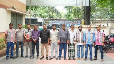 গ্রেফতার পাঁচ ডাকাত