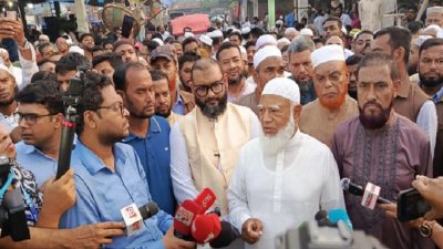 পাইকারি বাজার পরিদর্শন শেষে সাংবাদিকদের ব্রিফিং করেন বিরোধীদলীয় নেতা ও জামায়াতের আমির ডা. শফিকুর রহমান