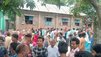 এ ঘটনায় এলাকায় চাঞ্চল্যের সৃষ্টি করেছে