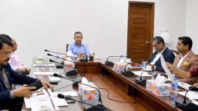 প্রধানমন্ত্রীর কার্যালয়ে সভা
