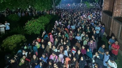 জাবিতে ধর্ষণচেষ্টার প্রতিবাদে বিক্ষোভ, মশাল মিছিল