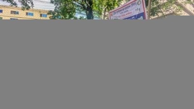 টিসিবির ট্রাক সেলের লাইনে মানুষের ভিড় (ছবি:নাসিরুল ইসলাম)