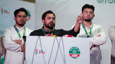 বক্তব্য রাখছেন নাহিদ ইসলাম