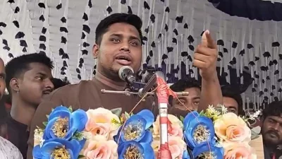 বক্তব্য দিচ্ছেন এনসিপির দক্ষিণাঞ্চলীয় মুখ্য সংগঠক ও সংসদ সদস্য হাসনাত আবদুল্লাহ