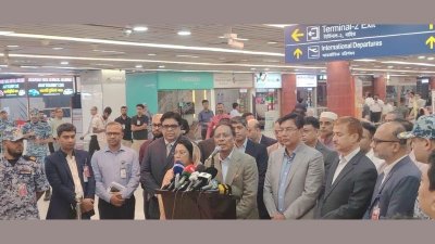 ফ্রি ওয়াইফাই সেবা উদ্বোধন করেন বেসামরিক বিমান পরিবহন ও পর্যটন মন্ত্রী আফরোজা খানম
