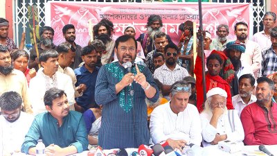 কথা বলছেন মজিবুর রহমান মঞ্জু