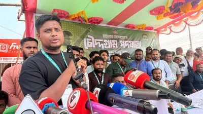 বক্তব্য দিচ্ছেন এনসিপি দক্ষিণাঞ্চলের মুখ্য সংগঠক ও এমপি হাসনাত আবদুল্লাহ