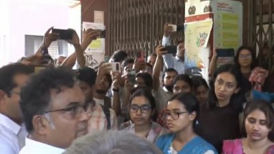 জাবিতে আন্দোলন করছে শিক্ষার্থীরা। ছবি: বাংলা ট্রিবিউন