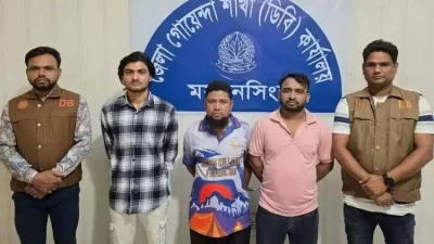 গ্রেফতার তিন জন
