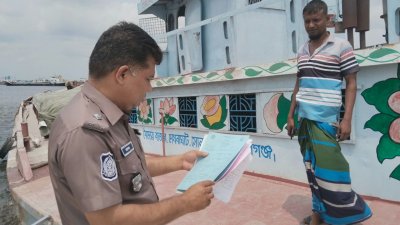নৌ-পুলিশের অভিযান