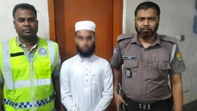 পুলিশের হাতে গ্রেফতার মাদ্রাসা শিক্ষার্থী শিহাব হোসেন