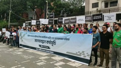 রাজধানীতে বাইকারদের মানববন্ধন