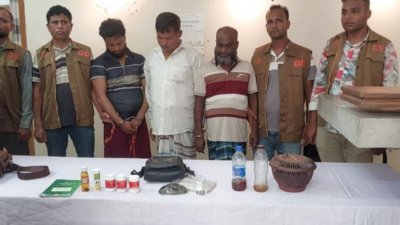 মাদারীপুরে অজ্ঞান পার্টির তিন সদস্যকে গ্রেফতার করেছে গোয়েন্দা পুলিশ (ডিবি)