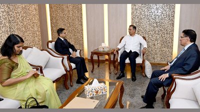 প্রধানমন্ত্রী তারেক রহমানের সঙ্গে বিদায়ী সাক্ষাৎ করেছেন ঢাকায় নিযুক্ত ভারতীয় হাইকমিশনার প্রণয় ভার্মা