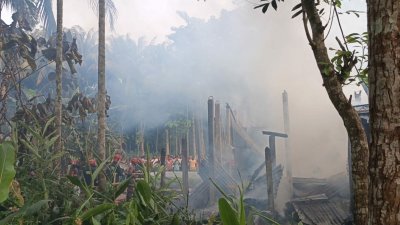 নিজেদের ভাড়া বাসার চুলায় আগুন দিয়ে টিকটক করতে গিয়ে পুড়ে সব ছাই হয়ে গেছে