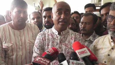 সোমবার চুয়াডাঙ্গা সার্কিট হাউসে স্থানীয় বিএনপির নেতৃবৃন্দের সঙ্গে আয়োজিত মতবিনিময় সভা শেষে সাংবাদিকদের সঙ্গে কথা বলেন আইনমন্ত্রী