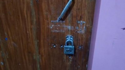 চোরেরা ঘরের ফ্যান, ফ্রিজের কমপ্রেসর, গ্যাসের চুলা, গ্যাস সিলিন্ডার, হাঁড়িপাতিল, কম্বল-বালিশসহ সব মালামাল নিয়ে গেছে