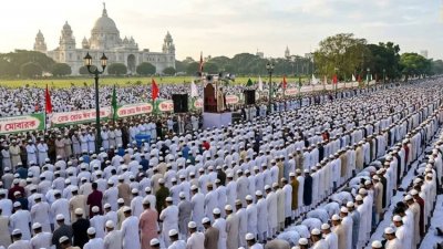 কলকাতার ঐতিহাসিক রেড রোডে দীর্ঘদিন ধরে অনুষ্ঠিত হয়ে আসা ঈদুল আজহার জামাত এবার আর সেখানে হচ্ছে না। ছবি: সংগৃহীত