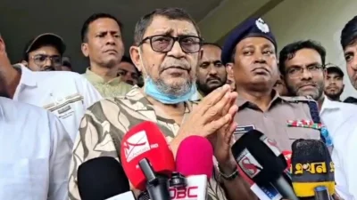 কিশোরগঞ্জের শহীদ সৈয়দ নজরুল ইসলাম মেডিক্যাল কলেজ হাসপাতাল পরিদর্শন শেষে সাংবাদিকদের সঙ্গে কথা বলেন স্বাস্থ্যমন্ত্রী