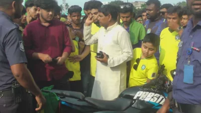 চুয়াডাঙ্গায় ব্রাজিলের র্যালিতে অংশ নিতে গিয়ে মোটরসাইকেলের সাইলেন্সার পাইপ খুলে অতিরিক্ত শব্দ সৃষ্টি এবং চালকদের ড্রাইভিং লাইসেন্স না থাকার অভিযোগে চার ব্রাজিল সমর্থককে ৮৫ হাজার টাকা জরিমানা